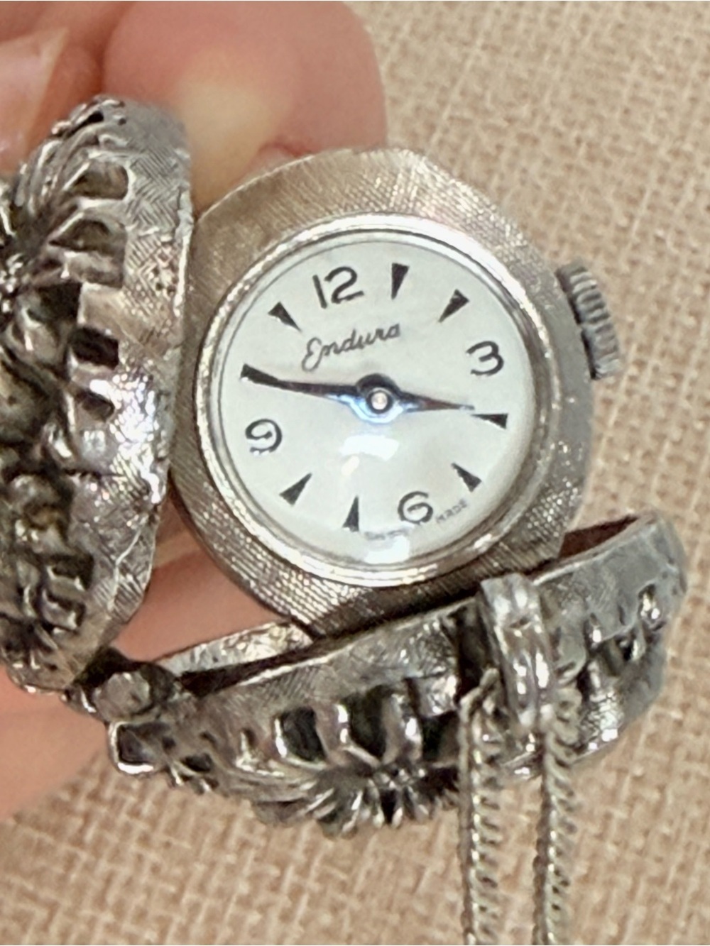 Vintage Endura peekaboo pendant watch locket floral silver tone necklace